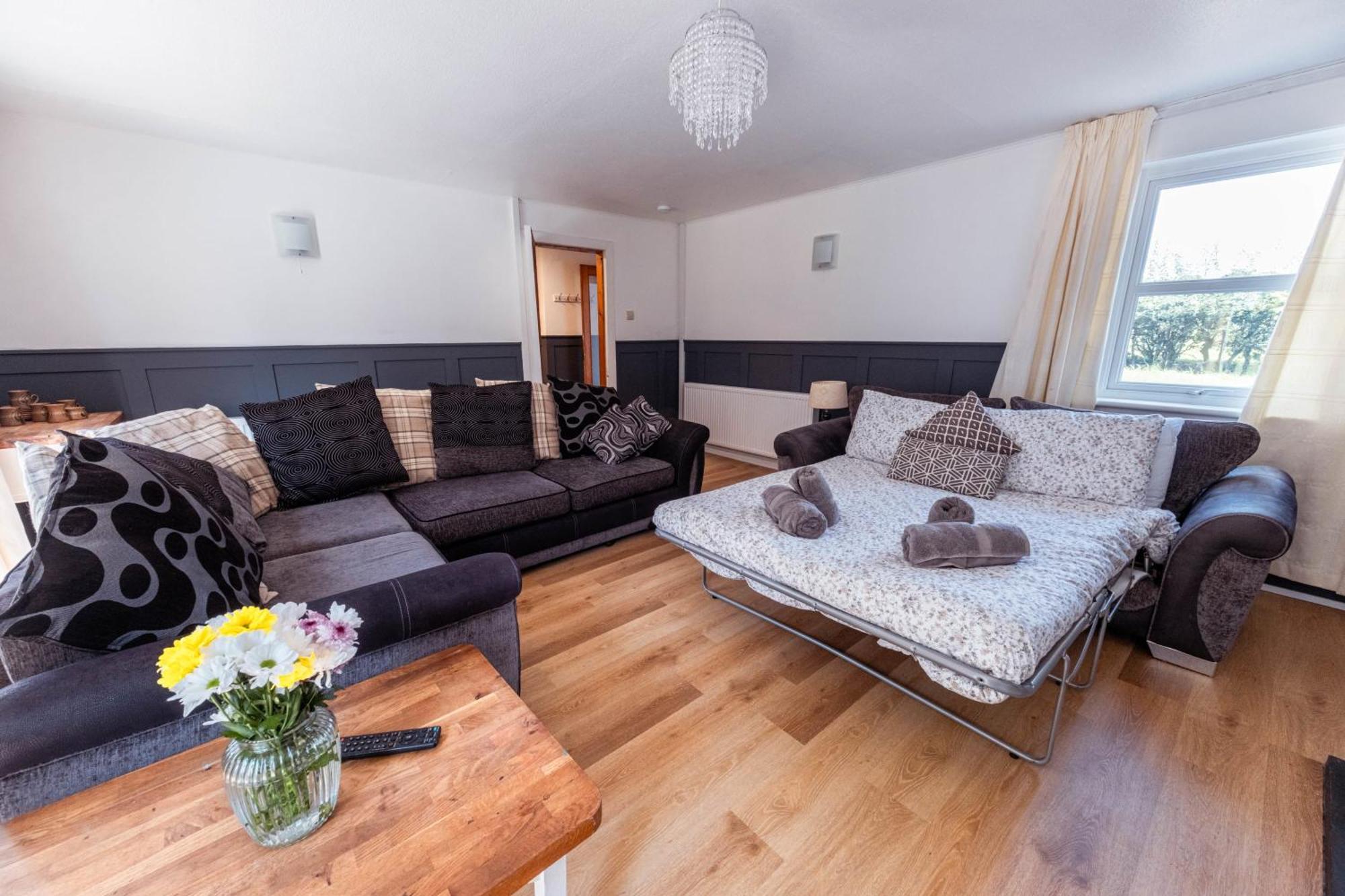 Large Country House With Garden, Outdoor Spa Area & Games Room With Hot Tub And Fire Pit Wigtown Exterior foto
